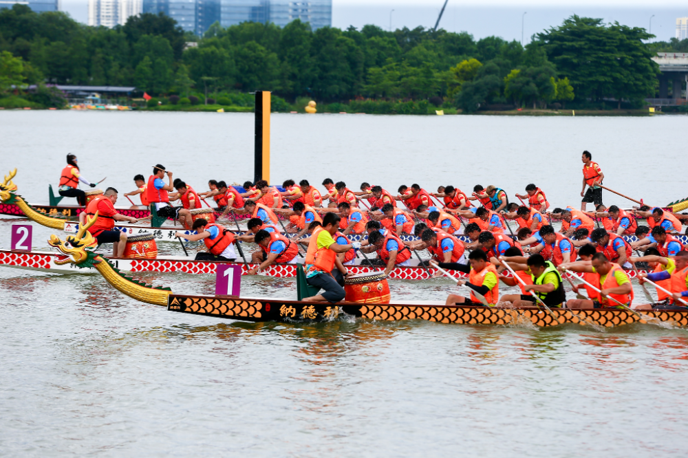 乐鱼与民畅享龙舟文明盛宴！白云湖邦度级水利景象区上演“群龙赛舟”(图2)