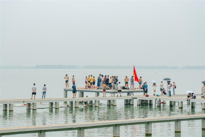 乐鱼体育官网东湖景致区城管指点：东湖绿道三期全线禁停共享单车(图3)