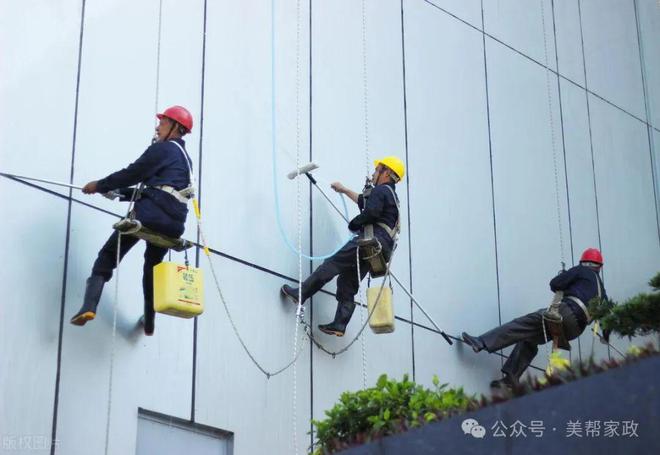 乐鱼高空外墙洗刷 修造物立面洁净 蜘蛛人高空功课 广州功课 玻璃幕墙洗刷 特(图2)